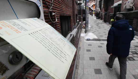 도시가스 요금 인상으로 인한 난방비 부담이 커지는 가운데 31일 오후 서울 성북구 한 주택 우편함에 난방비 고지서가 꽂혀있다. 2023.1.31 홍윤기 기자