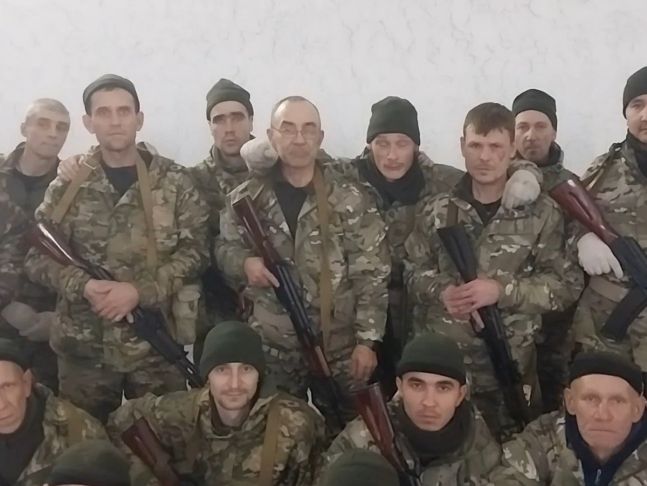 러시아 케메로보주 소재 제29 교도소 출신 형벌부대원들의 모습. / 2022년 11월 예브게니 프리고진이 게시한 영상의 스크린샷