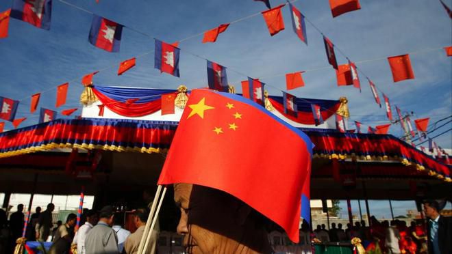 동남아 국가들이 정치적, 경제적으로는 중국과의 의존도를 인정하면서도 선호도 측면에서는 초강대국인 미국을 지지한다는 조사 결과가 나왔다. 출처 웨이보