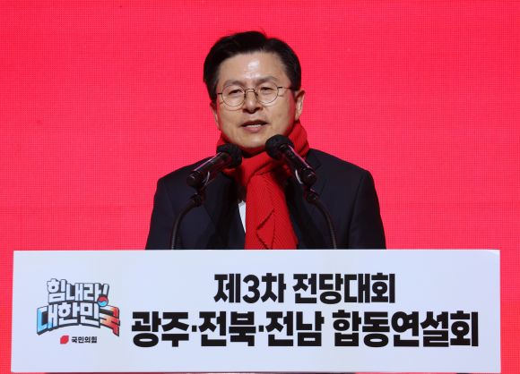 정견발표 하는 황교안 당대표 후보 - 정견발표 하는 황교안 당대표 후보     (광주=연합뉴스) 이정훈 기자 = 국민의힘 황교안 당대표 후보가 16일 오후 광주 김대중컨벤션센터에서 열린 제3차 전당대회 광주·전북·전남 합동연설회에서 정견 발표를 하고 있다. 2023.2.16