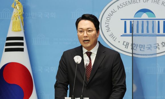 총선 공천권 개혁 방안 관련 기자회견하는 천하람 당 대표 후보 - 국민의힘 천하람 당 대표 후보가 26일 오전 서울 여의도 국회 소통관에서 총선 공천권 개혁 방안 관련 기자회견을 하고 있다. 연합뉴스
