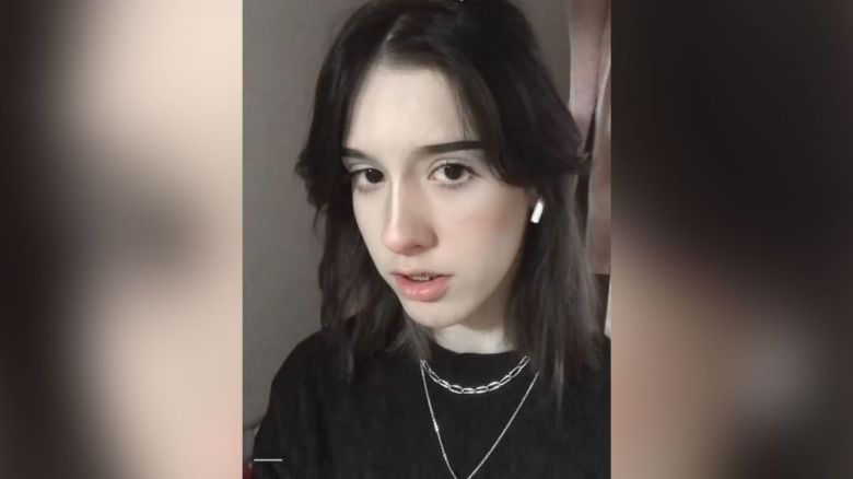 아리나 야치우크는 짙은 갈색 눈에 치아 교정기를 하고 있다. / 사진=옥사나 야치우크