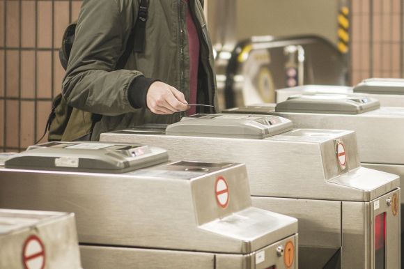 지하철 개찰구.  아이클릭아트