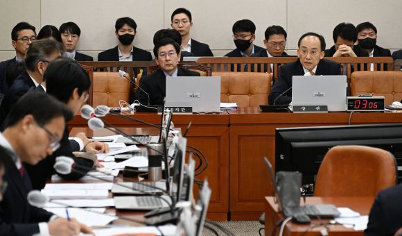 K칩스법 의결 - 추경호 경제부총리 겸 기획재정부 장관이 22일 서울 여의도 국회에서 열린 기재위 전체회의에서 의원 질문에 답하고 있다. 2023.3.22 오장환 기자