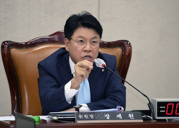 장제원 국회 행정안전위원회 위원장이이 22일 서울 여의도 국회에서 열린 국회 행정안전위원회 전체회의에서 발언하고 있다. 2023.3.22 오장환 기자