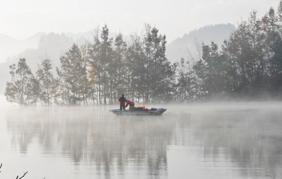 전북 진안군은 마이산, 진안고원길, 운일암반일암 등 천혜의 자연환경에 국립지덕권산림치유원과 군립자연휴량림 등이 들어서면서 치유 힐링 일번지로 도약할 계획이다. 사진은 용담호 모습. 진안군 제공