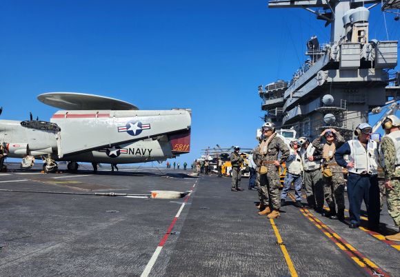 김승겸 합참의장이 미 항공모함 니미츠함(CVN-68)에서 한미연합해상훈련 현장지도를 하고 있다. 2023.03.27. 합동참모본부