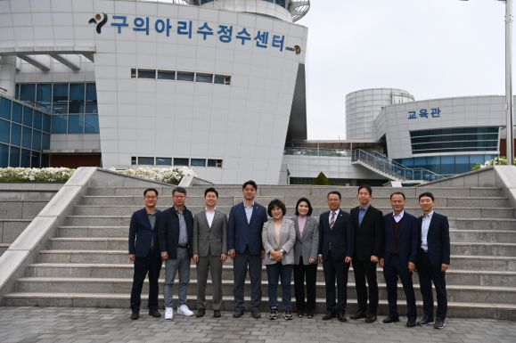 지난 20일 구의아리수정수센터 현장방문을 진행한 서울시의회 환경수자원위원회(봉양순 위원장)