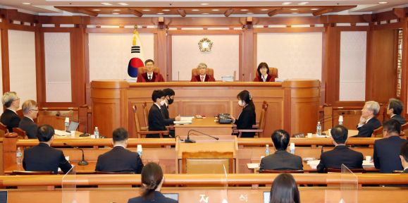 이상민 행안부 장관 탄핵소추안 첫 변론준비기일 - 4일 오후 서울 종로구 헌법재판소 소심판정에서 이태원 참사 관련 이상민 행정안전부 장관의 탄핵 재판 첫 변론준비기일 절차가 진행되고 있다. 2023.4.4 공동취재