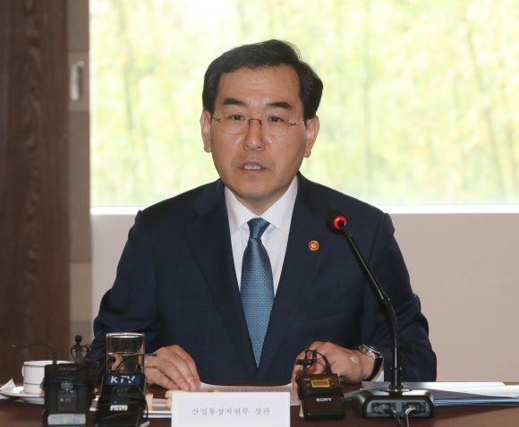 조선업계 CEO 간담회서 발언하는 이창양 장관 - 10일 오후 울산시 동구 호텔현대 바이 라한 울산에서 열린 ‘조선업계 CEO 간담회’에서 이창양 산업통상자원부 장관이 발언하고 있다. 2023.5.10 연합뉴스