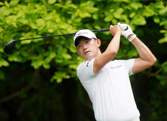 김비오 아이언샷 - 4일 경기도 성남시 남서울CC에서 열린 ‘GS칼텍스 매경오픈’에서 김비오가 아이언샷을 하고 있다. GS칼텍스·매경오픈 제공