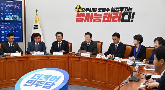 이재명 더불어민주당 대표가 7일 서울 여의도 국회에서 열린 최고위원회의에 참석해 모두발언을 하고 있다. 2023.6.7 오장환 기자