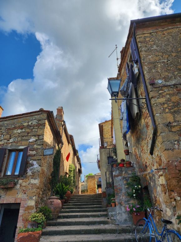 카메라를 피엔차 성안 골목으로 돌려도 인생샷을 건질 만하다.