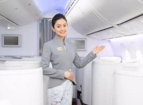 하이난 항공 승무원. 연합뉴스(펑파이 캡처)