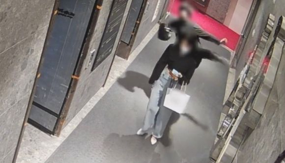 2022년 5월 22일 발생한 이른바 ‘부산 서면 돌려차기 사건’ 당시 상황이 담긴 폐쇄회로(CC)TV 영상 화면. 피해자 측 남언호 변호사 제공. 뉴스1