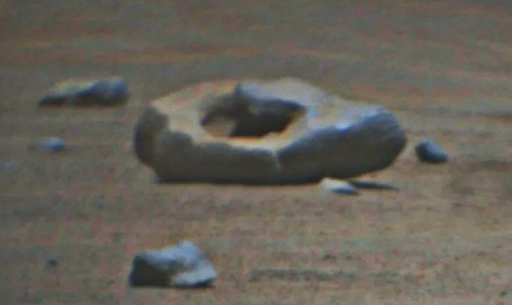 최근 퍼서비어런스가 촬영한 도넛처럼 생긴 화성의 암석. NASA