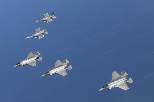 공군, 한미 연합공중훈련 ‘쌍매훈련’ 실시 - 한미 공군이 연합공중훈련 ‘쌍매훈련’을 실시하고 있다.  공군 제공