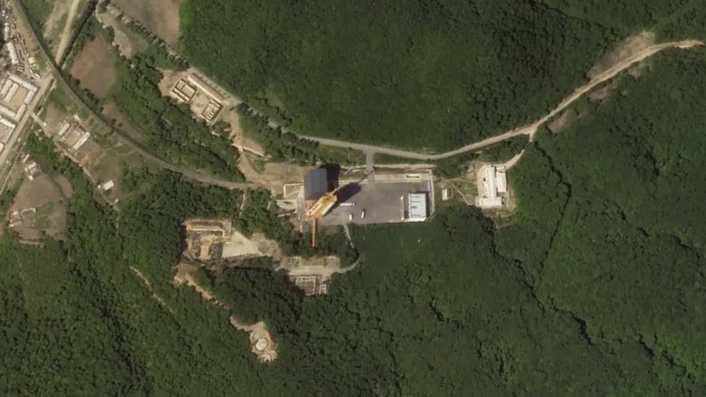 미국 민간위성업체 플래닛랩스가 지난 30일(이하 현지시간) 촬영한 위성사진. 북한 평안북도 철산군 동창리 서해위성발사장의 모습을 또렷하게 담고 있다. AP연합뉴스