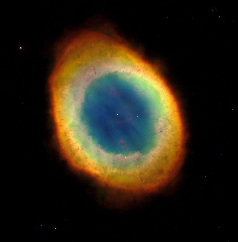 허블 우주망원경으로 본 고리성운(M 57)의 모습. 출처 : 나사(NASA)