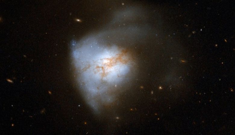 지난 2008년 허블우주망원경이 촬영한 ARP 220. 사진=NASA, ESA