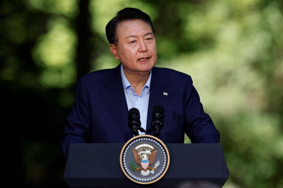 18일(현지시간) 워싱턴DC 인근 미국 대통령 별장인 캠프 데이비드에서 열린 한미일 정상회의에서 기자회견 중인 윤석열 대통령. AFP=연합뉴스