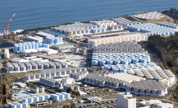 오염수 방류 앞둔 후쿠시마 제1원자력발전소 - 지난 1월19일 촬영된 후쿠시마 제1원자력발전소 내 보관 중인 오염수(일본 정부 명칭 ‘처리수’) 보관 탱크 모습.   후쿠시마 교도 연합뉴스