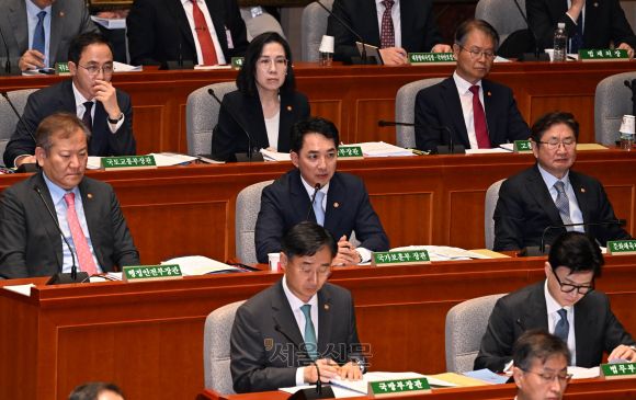 박민식 국가보훈처 장관이 30일 국회에서 열린 예산결산특별위원회 전체회의에서 의원질의에 답을 하고 있다.2023.8.30안주영 전문기자