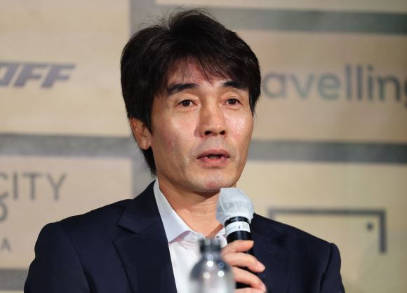 답변하는 최진철 - 2002 한일월드컵 4강 주역인 최진철이 22일 오전 서울 영등포구 페어몬트 앰배서더에서 열린 한국·이탈리아·브라질 3개국 ‘레전드 올스타전’ 기자회견에서 최진철이 취재진 질문에 답하고 있다. 2023.9.22 연합뉴스