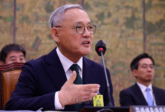 유인촌 문화체육관광부 장관 후보자가 5일 국회 문화체육관광위원회에서 열린 인사청문회에서 의원들의 질의에 답변을 을 하고 있다.  2023.10.5 안주영 전문기자