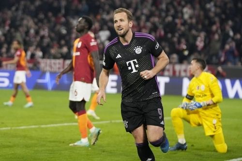 바이에른 뮌헨의 해결사 해리 케인이 갈라타사라이와의 UCL 조별리그 홈경기에서 두 번째 골을 성공시킨 뒤 기뻐하고 있다. 뮌헨 AP 연합뉴스
