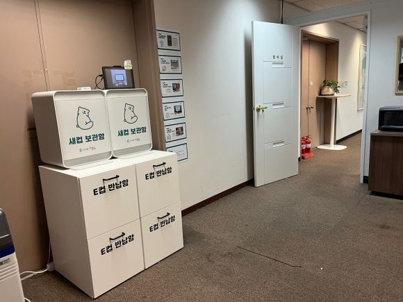 다회용컵 보관함이 설치된 종로구청 탕비실.  종로구청 제공