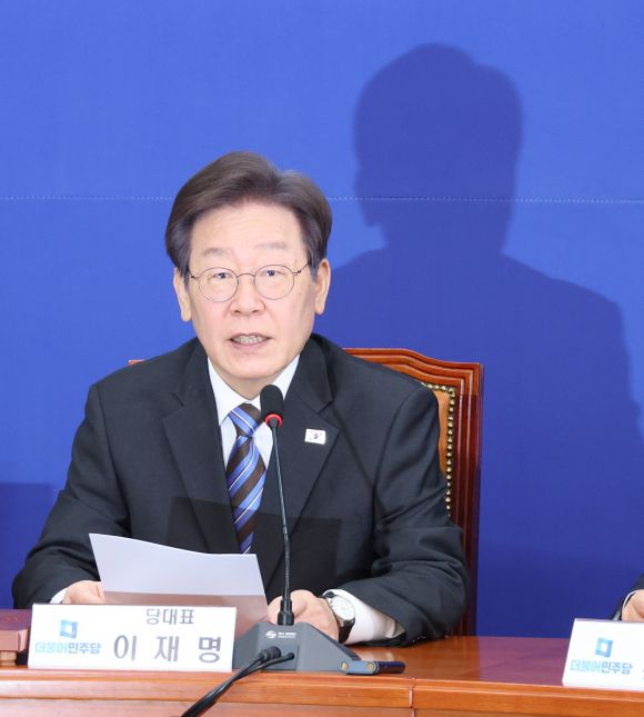 발언하는 이재명 대표 - 더불어민주당 이재명 대표가 13일 국회에서 최고위원회의를 하고 있다. 연합뉴스