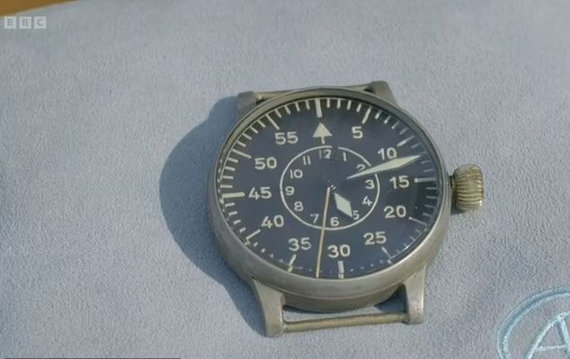 랑에 운트 죄네에서 생산한 군용 파일럿 시계. / 사진=BBC
