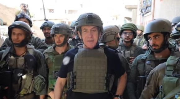 지난달 26일(현지시간) 가자지구 찾은 베냐민 네타냐후 이스라엘 총리. 이스라엘 총리실 제공. 연합뉴스