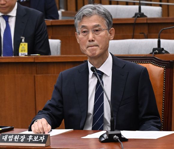 조희대 대법원장 후보자가 5일 국회에서 열린 인사청문회에서 의원질의에 답하고 있다. 2023.12.5.안주영 전문기자