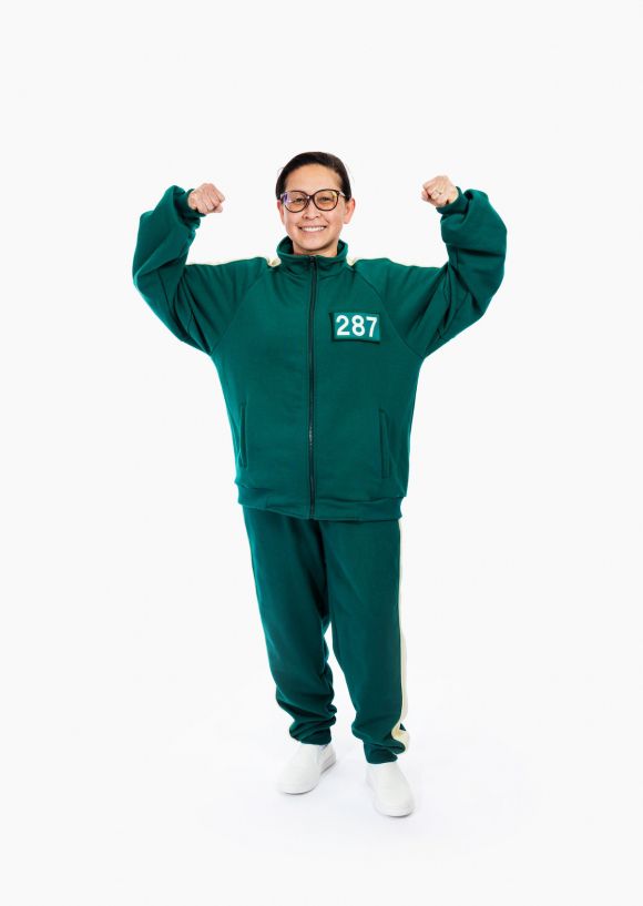 넷플릭스 ‘오징어게임: 더 챌린지’ 우승 상금 456만 달러(약 60억원)는 베트남계 여성 마이 웰란(55)이 거머쥐었다. 7일(현지시간) 최종화 방영 후 공개된 넷플릭스 자매사이트 투둠(TUDUM) 인터뷰에서 웰란은 “여성이고 소수자인 내가 이 나이에 모든 것을 극복할 수 있어서 정말 기쁘다”고 감격스러워했다. 2023.12.7 투둠