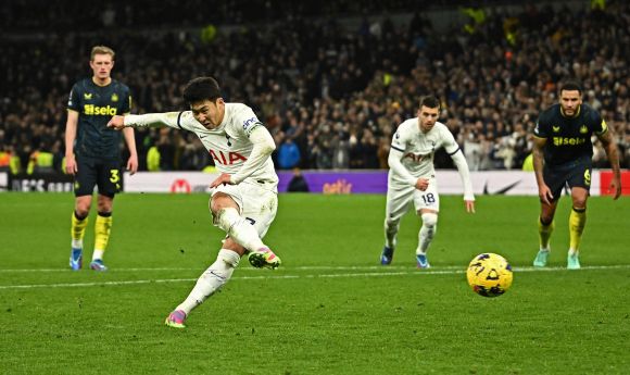 11일 뉴캐슬전에서 페널티킥을 성공하고 있는 손흥민. 로이터 연합뉴스