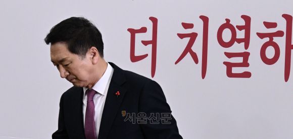 국민의힘 김기현 대표가 11일 국회에서 열린 최고위원회의에 참석하고 있다. 2023.12.11안주영 전문기자