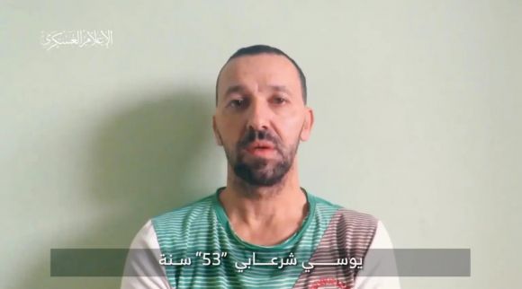 하마스가 납치한 이스라엘 53세 남성 - 팔레스타인 무장정파 하마스는 14일(현지시간) 요시 샤라비(53)의 모습이 담긴 이스라엘 인질 영상을 공개했다.