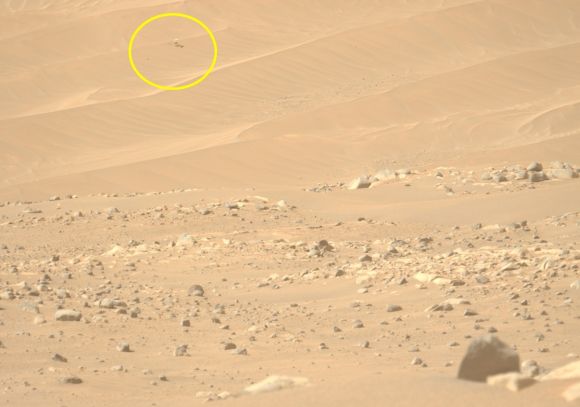 2024년 2월 4일 화성 탐사로버 퍼서비어런스의 고성능 마스트캠-Z 카메라로 본 화성 표면의 인저뉴어티 헬리콥터. (출처=NASA/JPL-Caltech)