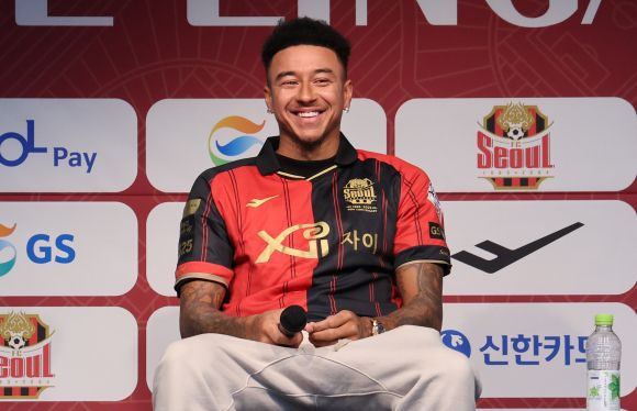 제시 린가드가 지난 8일 서울월드컵경기장에서 열린 FC서울 공식 입단 기자회견에서 웃고 있다. 연합뉴스
