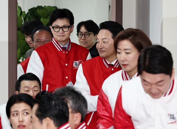 국민의힘 중앙선거대책위 - 한동훈 국민의힘 비상대책위원장이 17일 오전 서울 여의도 중앙당사에서 열린 중앙선거대책위원회의에 참석하고 있다. 2024.3.17/뉴스1