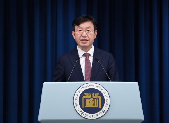 민생 토론 관련 브리핑하는 성태윤 정책실장 - 성태윤 대통령실 정책실장이 17일 서울 용산 대통령실 청사에서 민생토론회와 관련해 현안 브리핑을 하고 있다.  연합뉴스