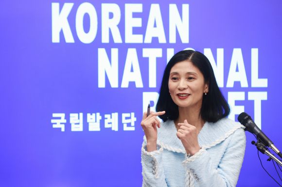 강수진 단장, 국립발레단 비전 발표 - 강수진 국립발레단 단장 겸 예술감독이 5일 오후 서울 서초구 국립예술단체 공연연습장에서 열린 기자 간담회에서 국립발레단 비전 발표를 하고 있다. 2023.4.5 연합뉴스