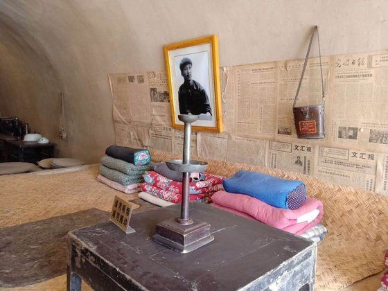 문화대혁명 당시 시진핑 주석이 살았던 시골 토굴은 현재 인기 관광 코스다.