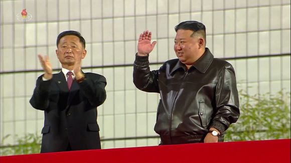 김정은 북한 국무위원장이 참석한 가운데 지난 16일 평양 화성지구 2단계 살림집(주택) 준공식이 열렸다고 조선중앙TV가 17일 보도했다. 2024.4.17 조선중앙TV 화면 연합뉴스