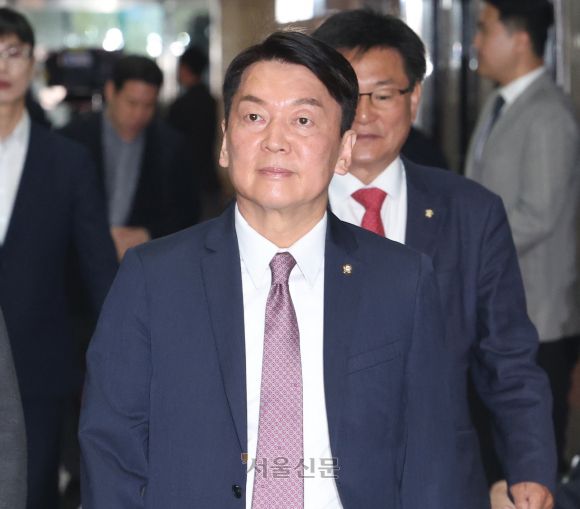 안철수 국민의힘 의원이 15일 서울 여의도 국회에서 열린 4선 이상 국회의원 당선인 간담회에 참석하고 있다. 2024.4.15 오장환 기자