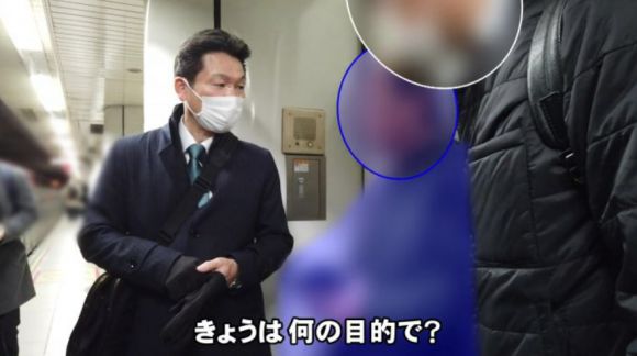 여성에 접근해 냄새를 맡다가 적발된 남성. 도카이TV 캡처