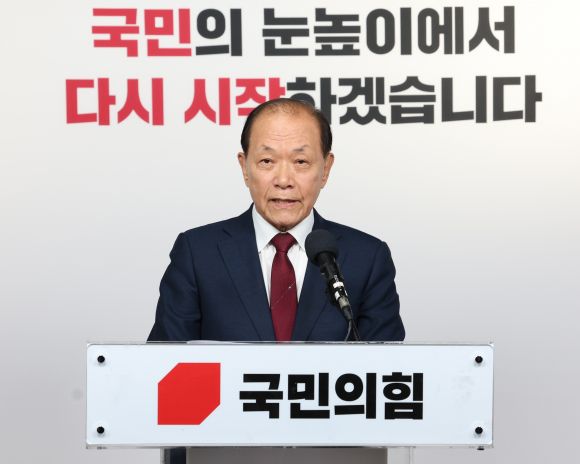 황우여 국민의힘 비상대책위원장이 3일 서울 여의도 중앙당사에서 취임 입장발표 기자회견을 하고 있다. 2024.5.3 뉴스1