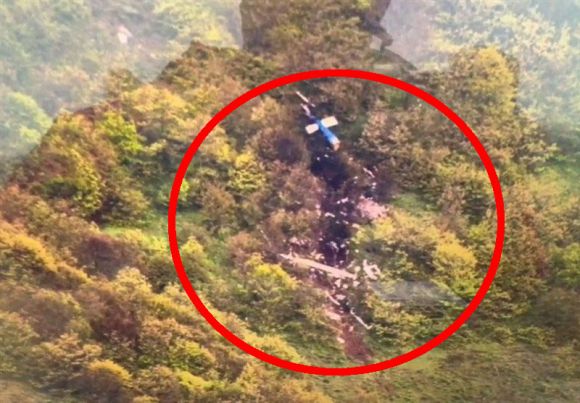 라이시 대통령 일행이 탑승했던 헬기는 짙은 안개와 폭우 등 악천후 속에 비행하다가 동아제르바이잔주 중부 바르즈건 인근의 디즈마르 산악 지대에 추락한 것으로 전해졌다. / 사진=이란 적신월사